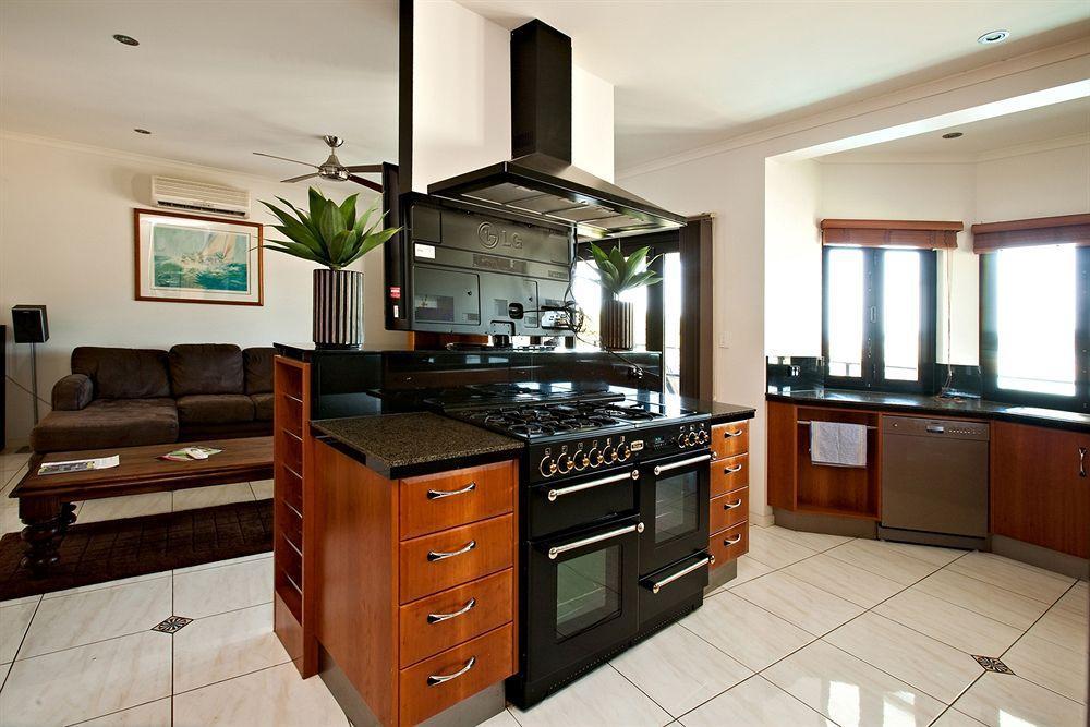 Aparthotel At Waterfront Whitsunday Retreat - Adults Only Airlie Beach Exteriér fotografie