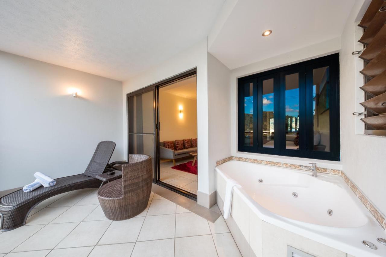 Aparthotel At Waterfront Whitsunday Retreat - Adults Only Airlie Beach Exteriér fotografie
