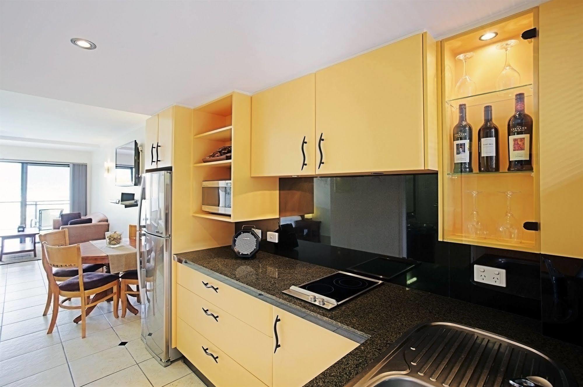 Aparthotel At Waterfront Whitsunday Retreat - Adults Only Airlie Beach Exteriér fotografie