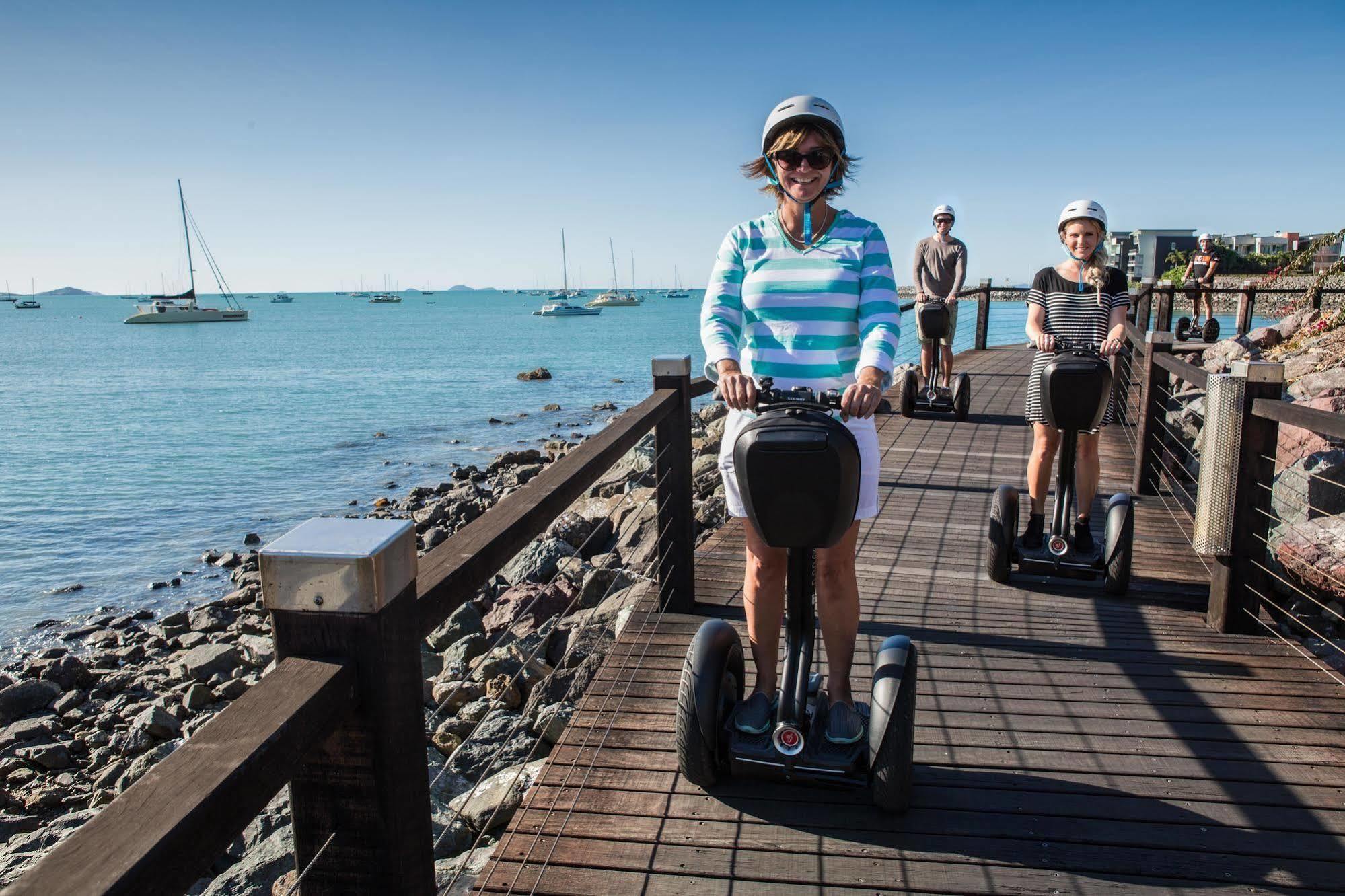 Aparthotel At Waterfront Whitsunday Retreat - Adults Only Airlie Beach Exteriér fotografie